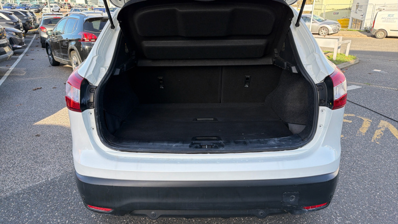 Nissan Qashqai 1.2 DiG-T N-Connecta 5dr Xtronic Petrol Hatchback